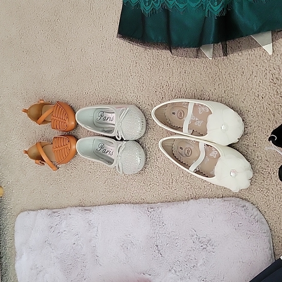 Excellent condition toddler dresses and shoes - Picture 9 of 9